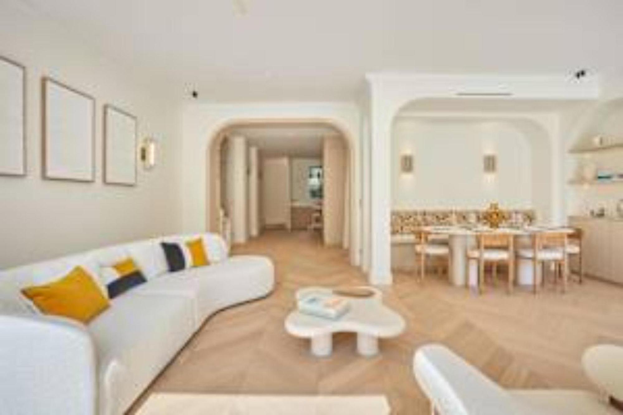 Sumptuous With Garden Arc De Triomphe