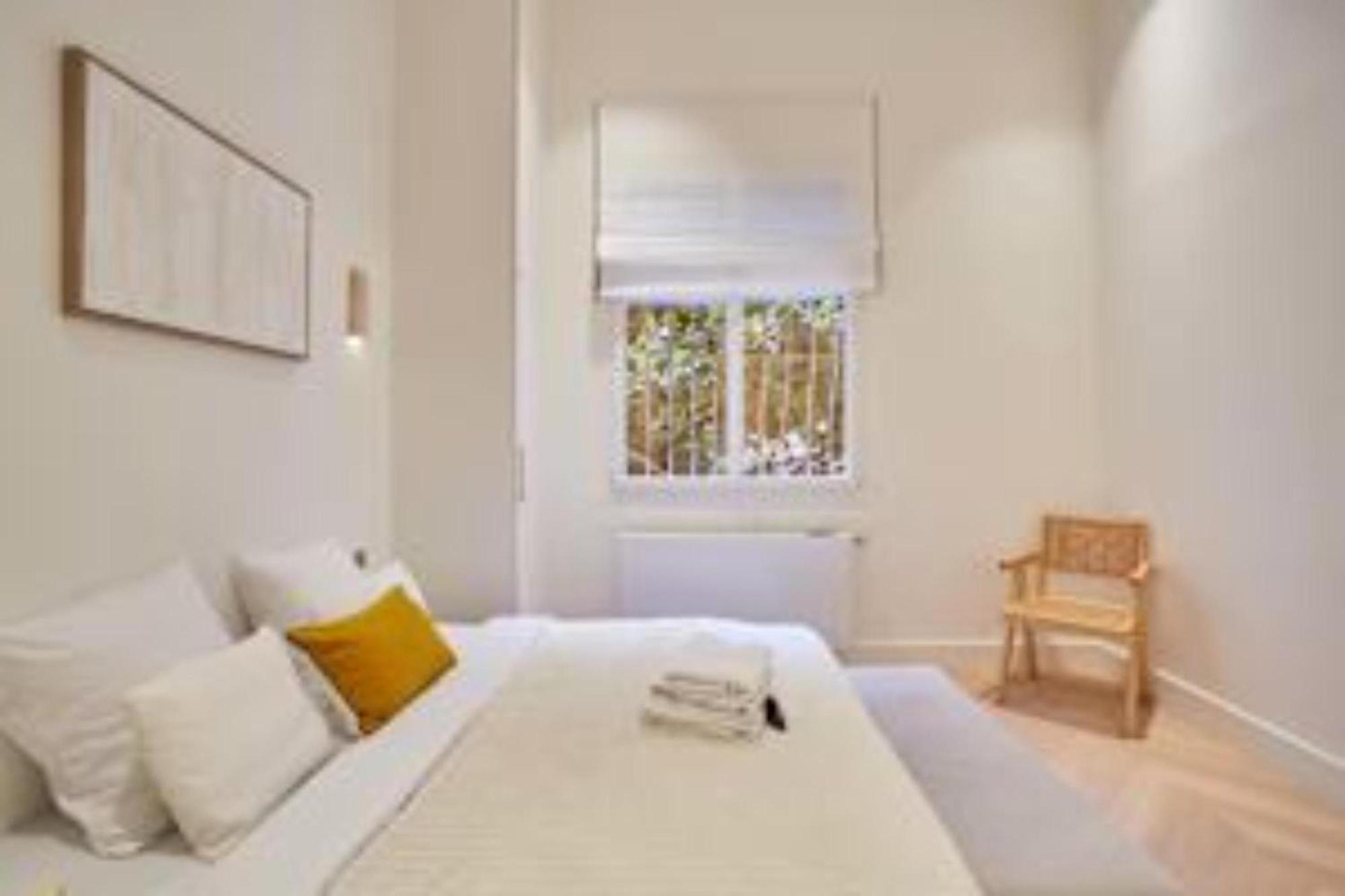 Sumptuous With Garden Arc De Triomphe *